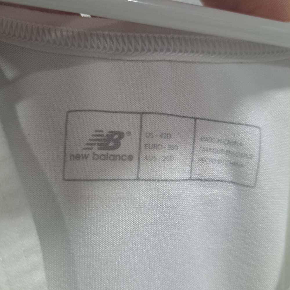 New Balance Lightning Dry White Athletic Tank Top Built In Bra Womens 42D - Picture 3 of 7